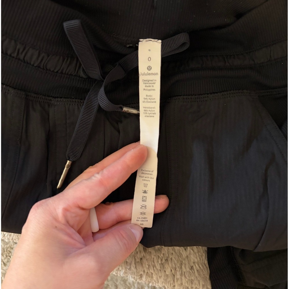 Lululemon Beyond the Studio Crop Black Joggers High Rise SIZE 0 - Picture 5 of 9